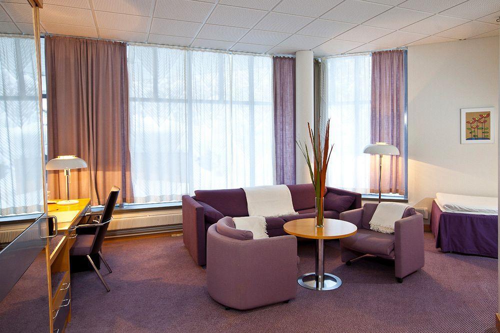 Hotel Kuninkaantie Эспоо Экстерьер фото
