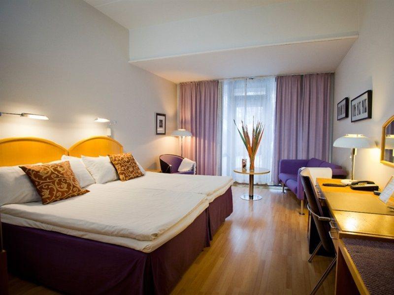 Hotel Kuninkaantie Эспоо Экстерьер фото